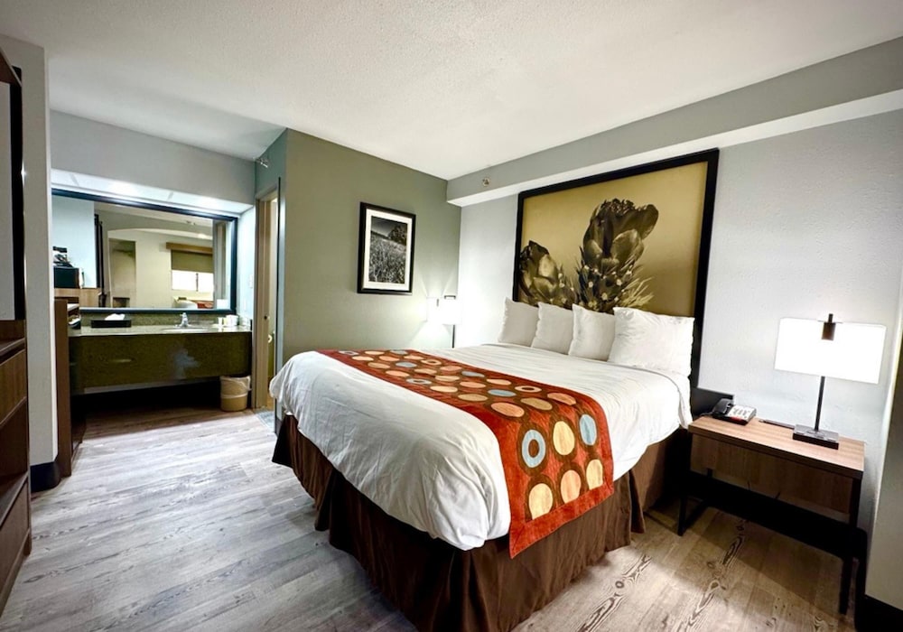 غرفة قياسية بسرير كوين مع أريكة، SureStay Plus by Best Western Cannon A.F.B. 2/7