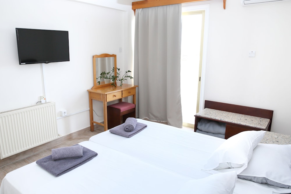 Antonis G Hotel Apartments 19/50