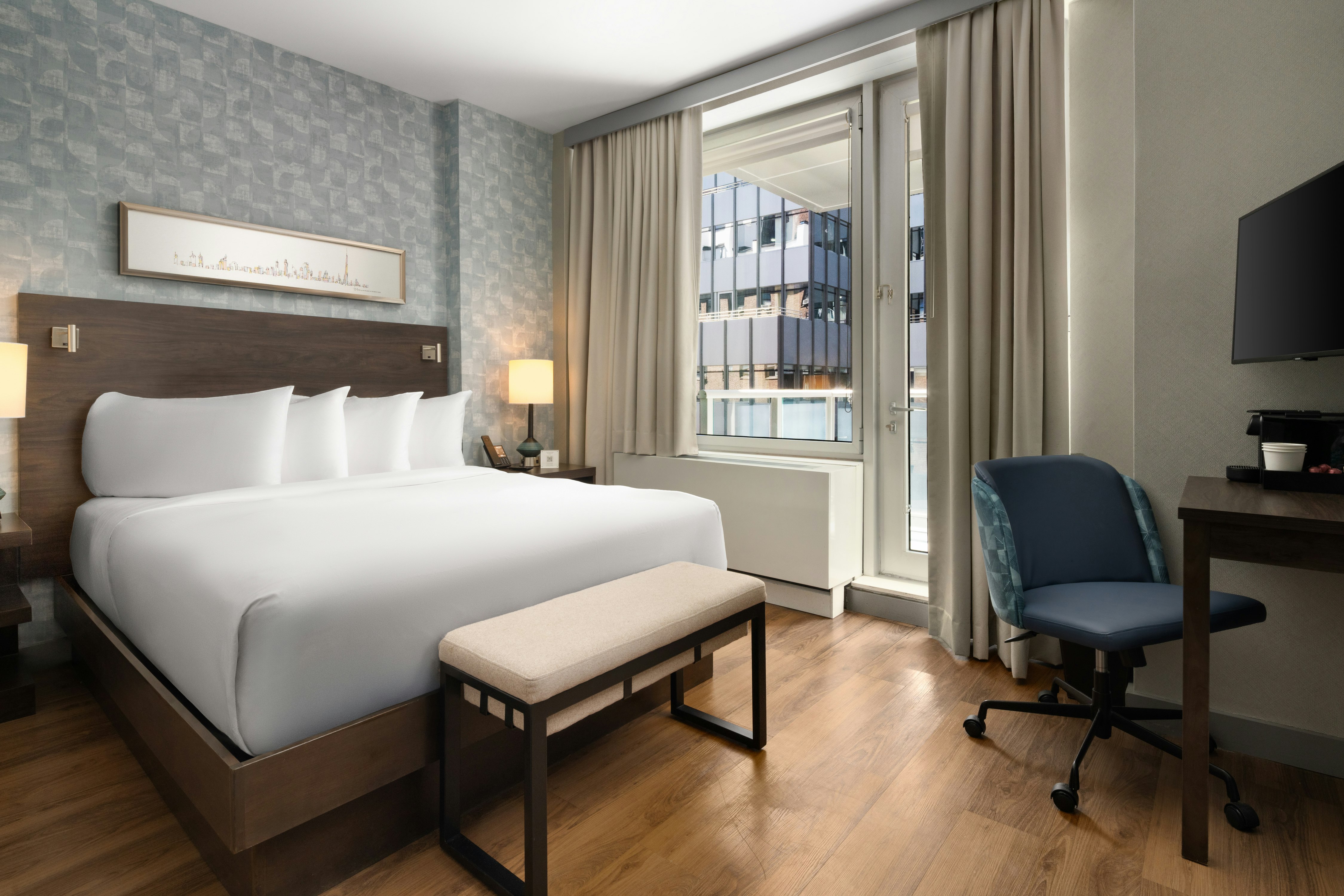 ROOM, QUEEN BED, BALCONY