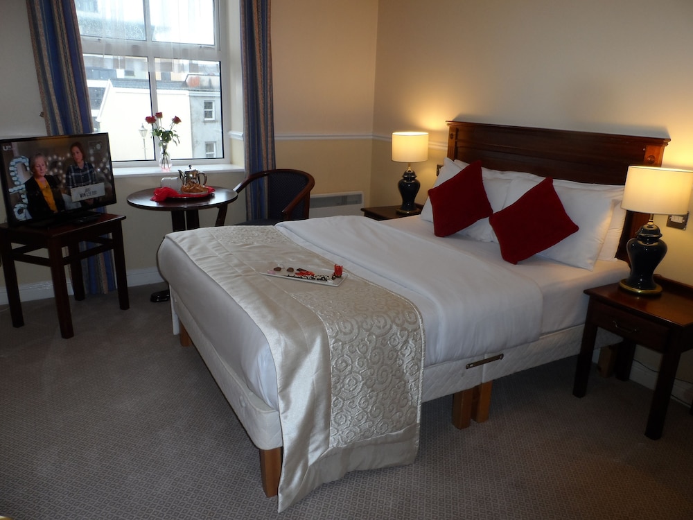 Sligo City Hotel 56/64