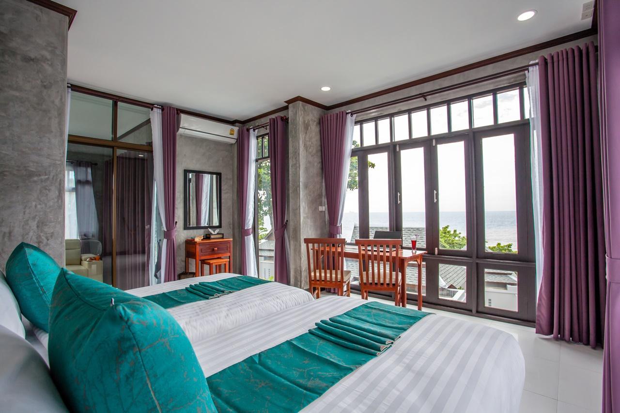 Pool, Twin Beds