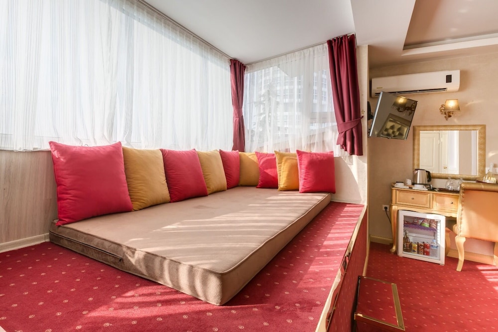 Twins Hotel 12/29