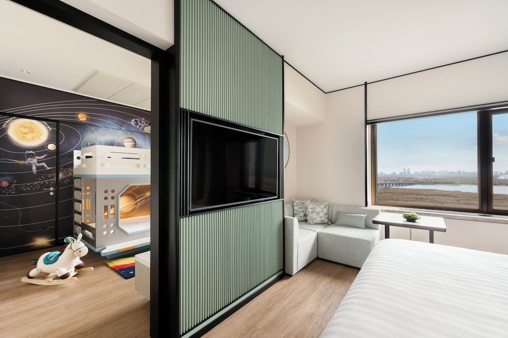 Space, Family, Suite, King Bed