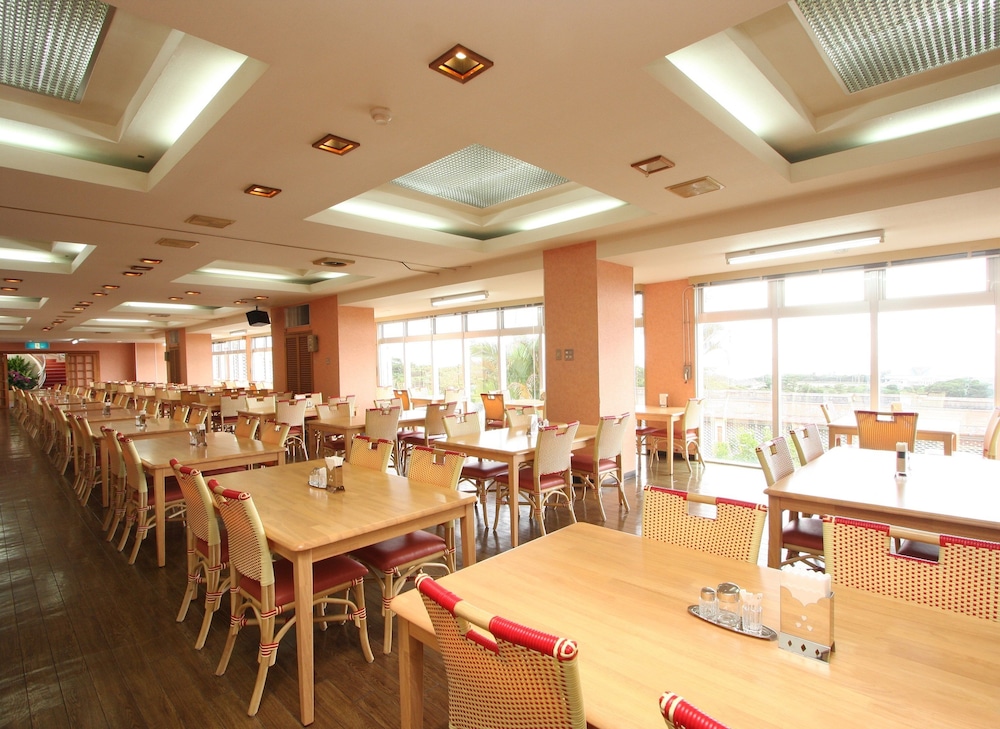 Motobu Green Park And Golf Course 18/36