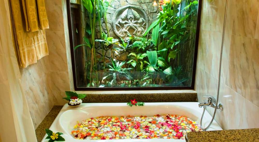 Cham Villas Boutique Luxury Resort 50/50