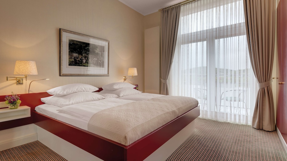 SUITE, DOUBLE BED, RIVER VIEW