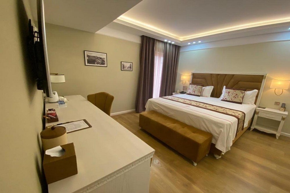 Brais Hotel 12/36