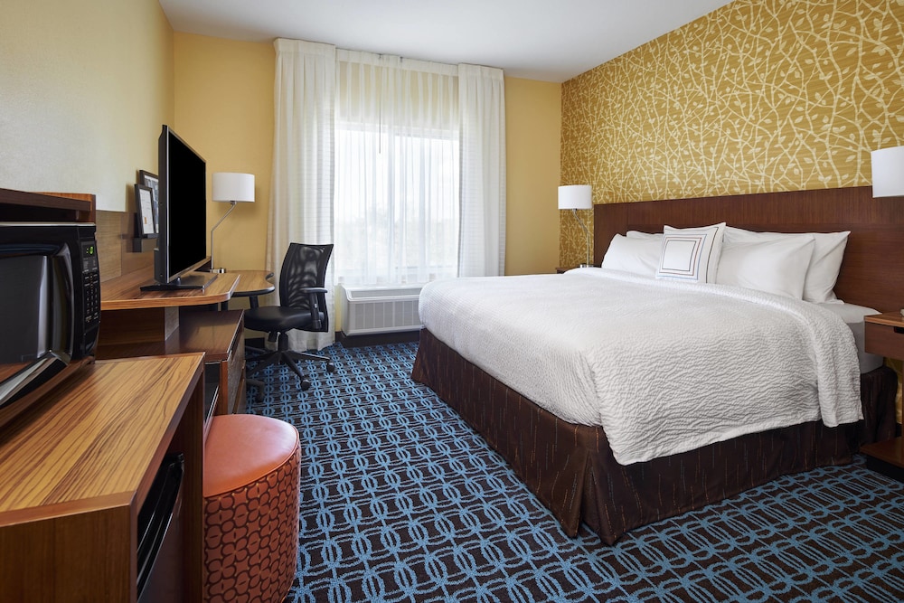 Fairfield Inn Suites Alexandria 14/35