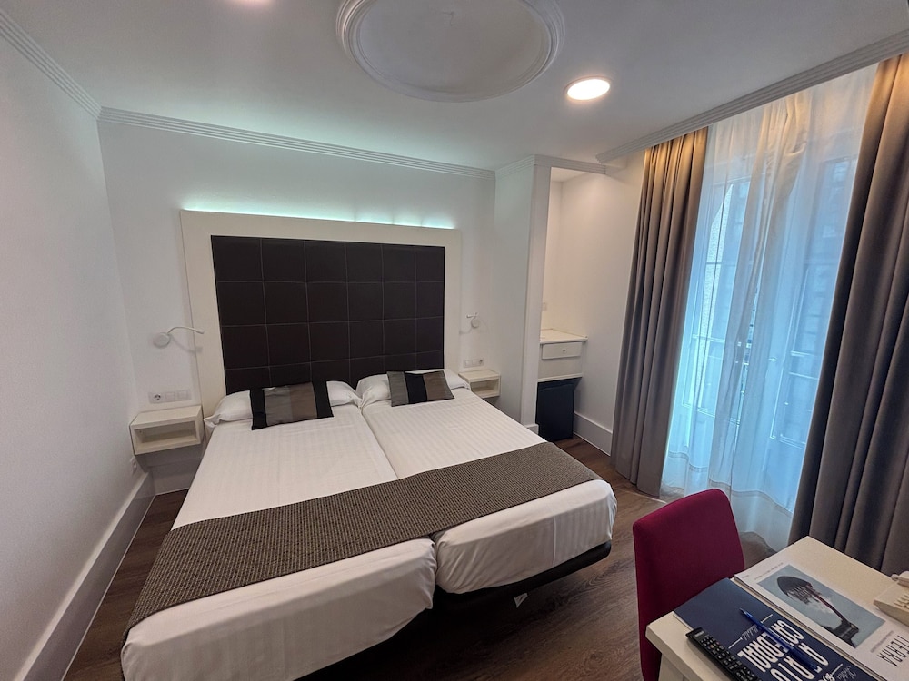 Hotel Catedral 30/59