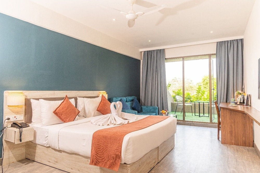 Premium, King Bed, Valley View, Balcony