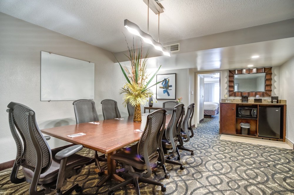 Embassy Suites by Hilton Orlando International Drive Convention Center 45/49