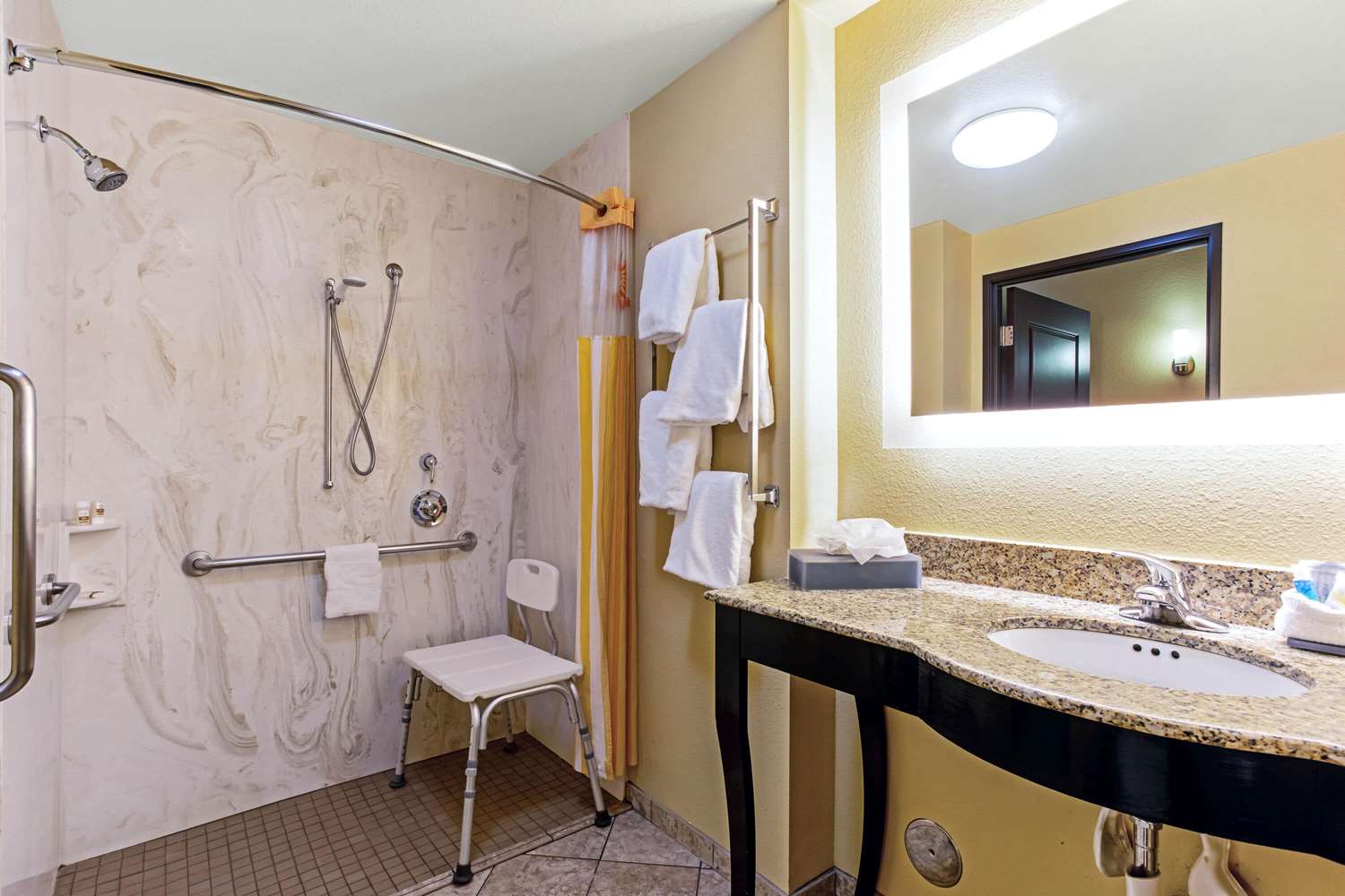 La Quinta Inn & Suites by Wyndham Denver Gateway Park 31/33