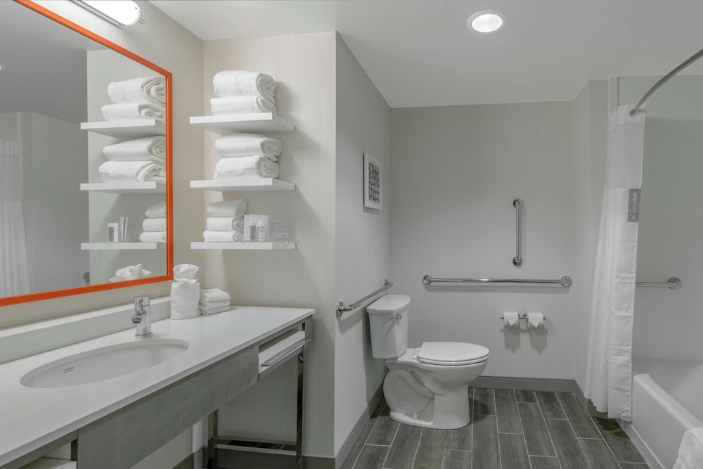 Hampton Inn & Suites Glenarden/Washington DC 18/40