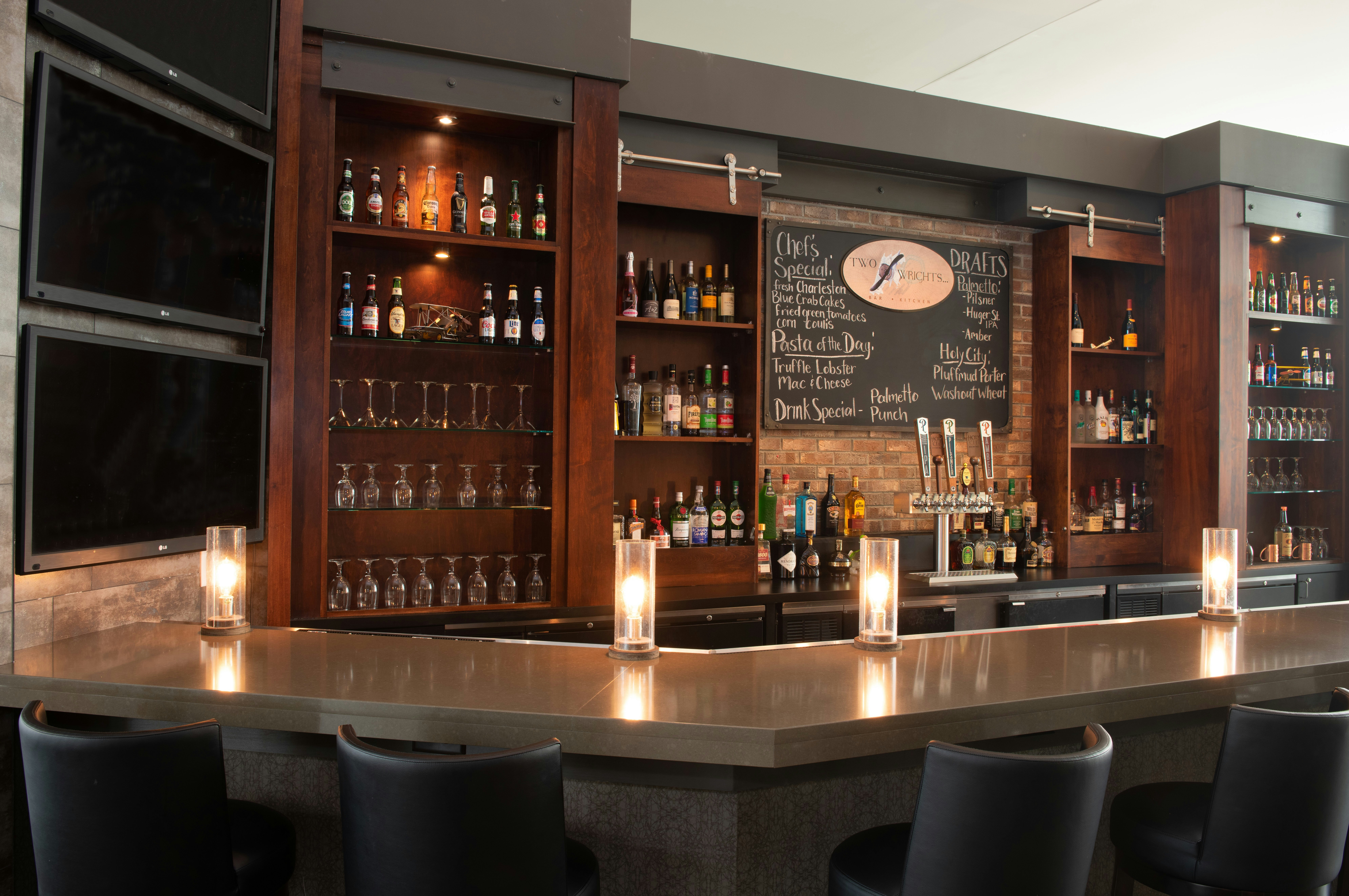 DOUBLETREE BY HILTON HOTEL AND SUITES CHARLESTON AIRPORT 41/60