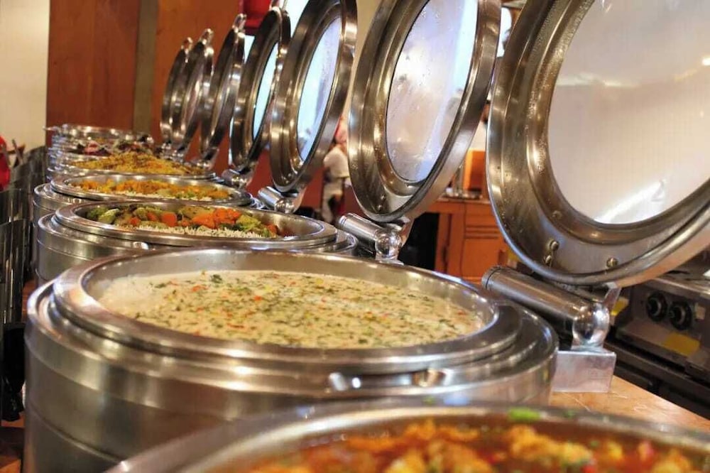 Pearl Continental Malam Jabba 18/50