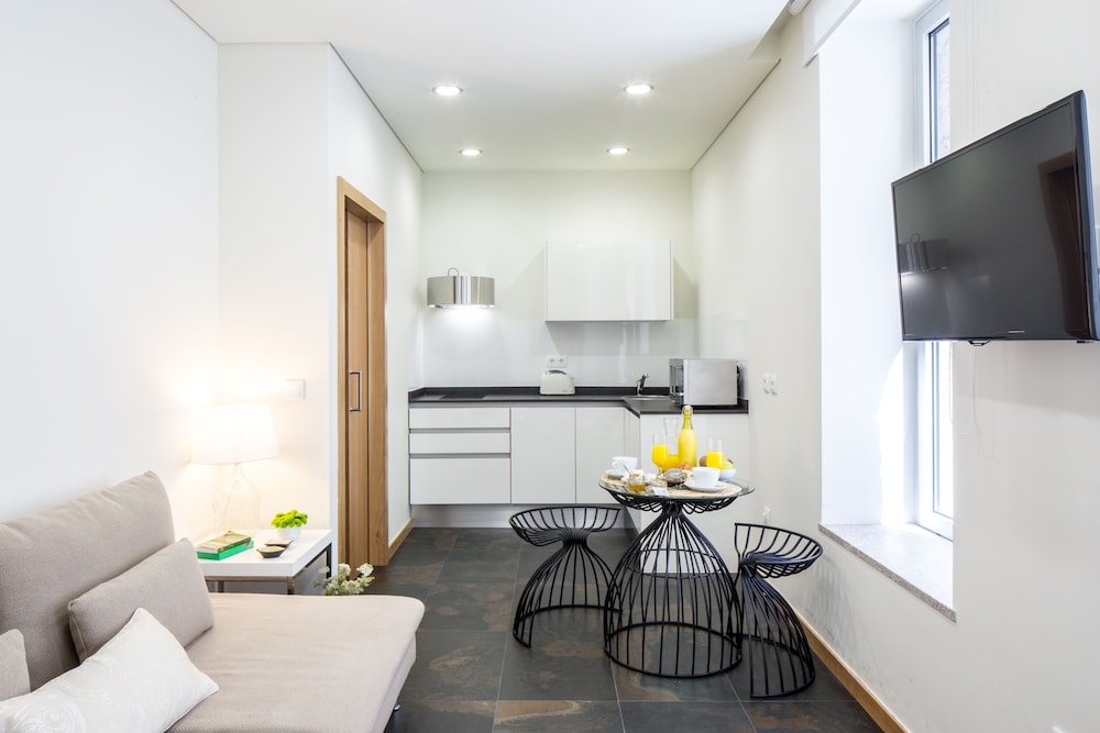 CASAS DO PATIO, L.DA COUNTRY HOUSES & NATURE 40/50
