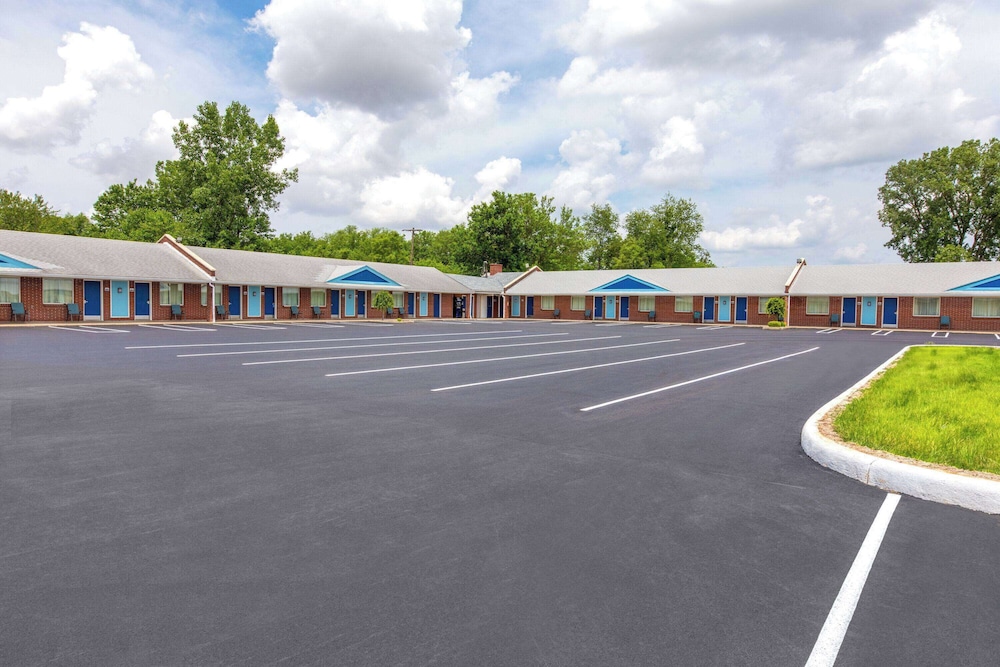 Days Inn by Wyndham Wauseon 42/49