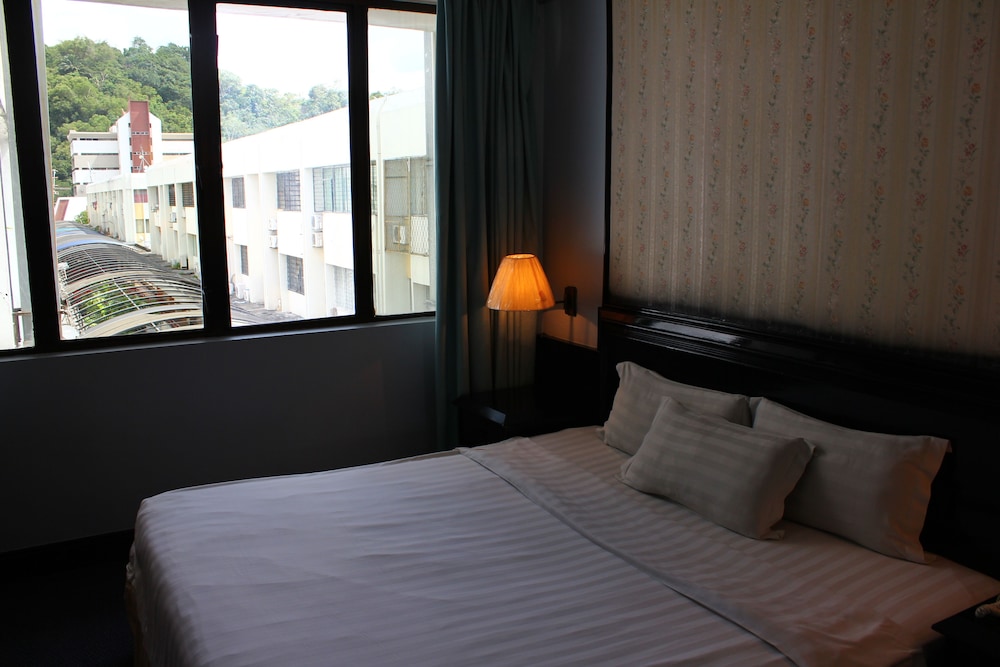 DELUXE, QUEEN BED