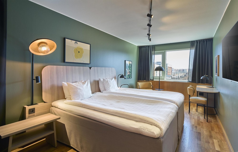 PRESIDENTIAL, SUITE