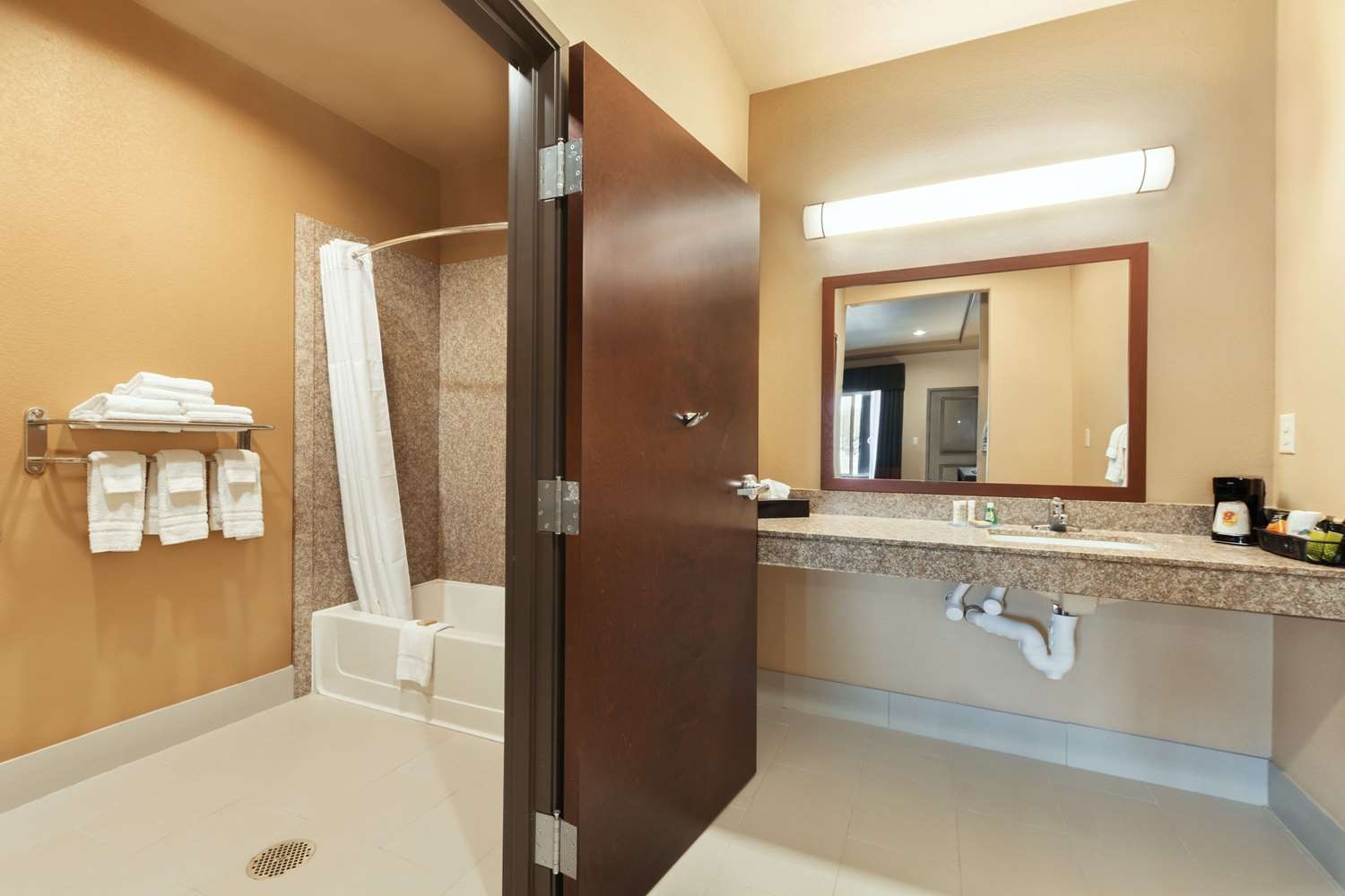 Super 8 By Wyndham Karnes City 18/25