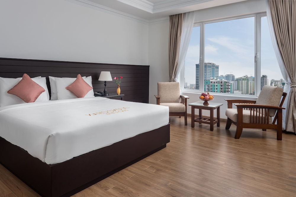 SUPERIOR, DOUBLE BED, CITY VIEW