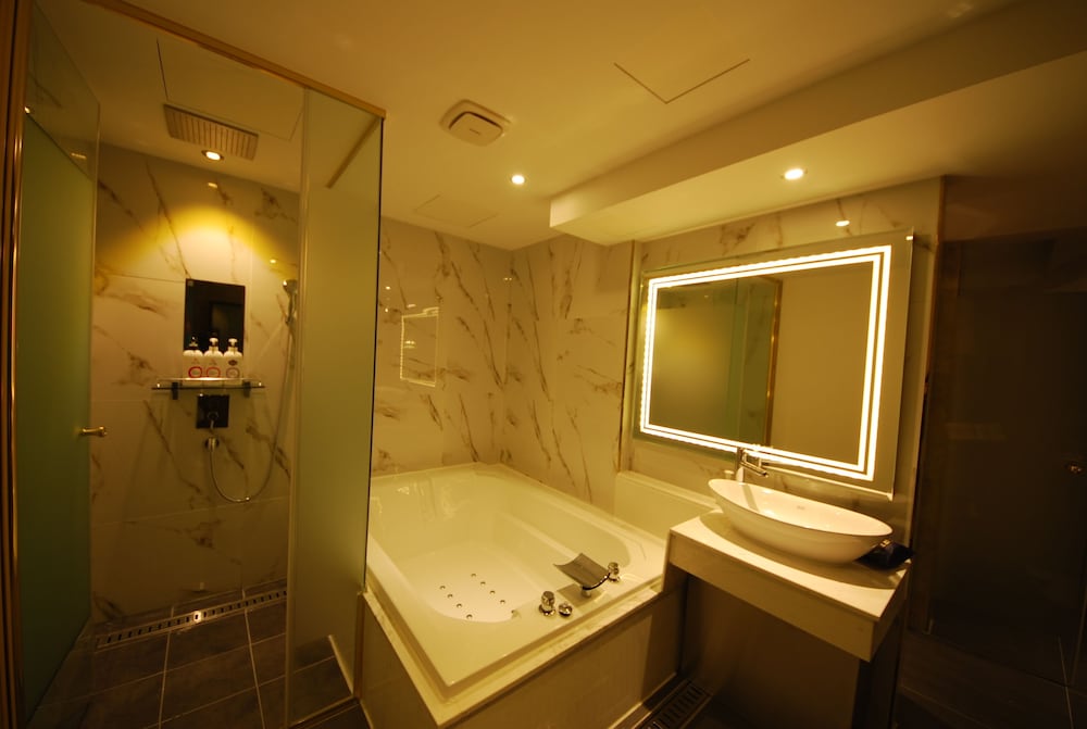 Hotel Buti 29/43