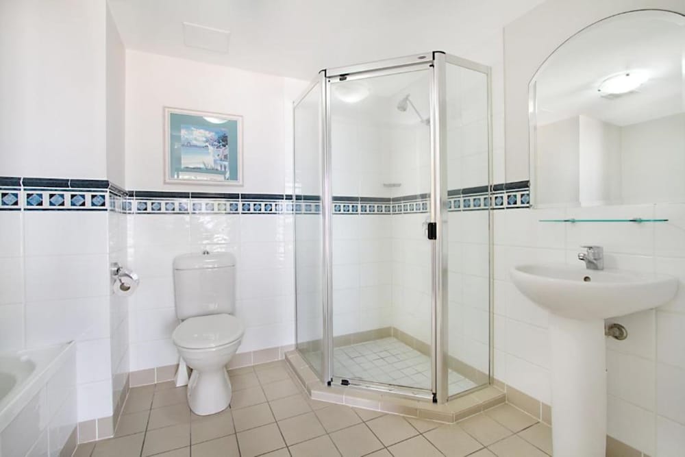 شقة بسرير كوين وسريرين منفصلين بإطلالة على البحر بغرفتي نوم، Wharf Boutique Apartments 5/6