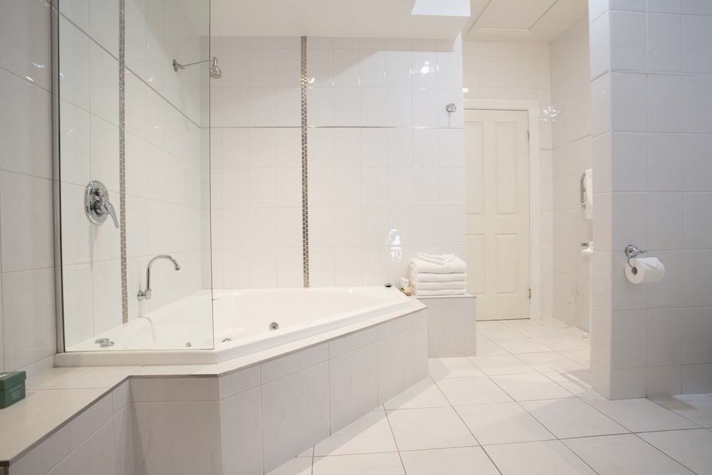 1 Bedroom, Adelaide, Spa, Suite, Queen Bed
