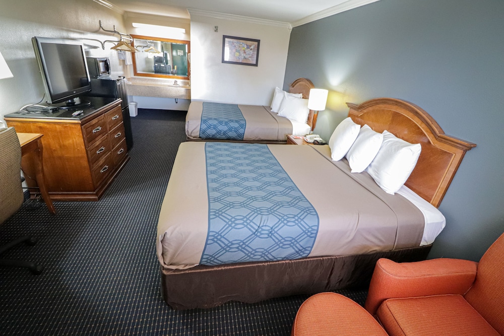 University Inn Suites 18/39