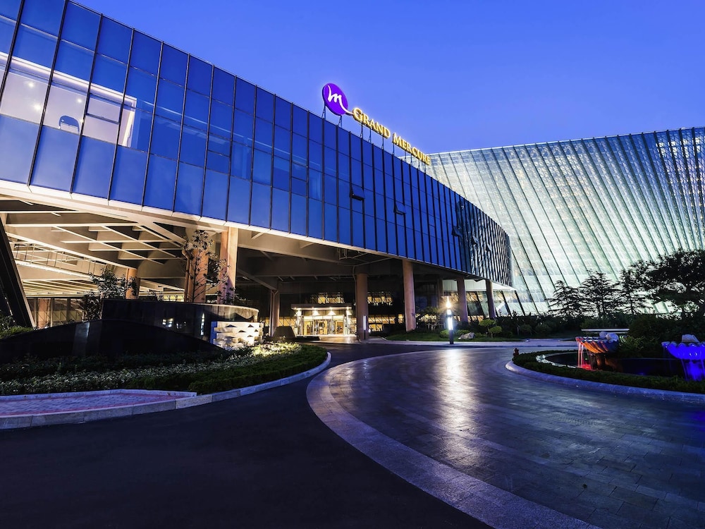 Grand Mercure Qingdao Qinglong 24/28