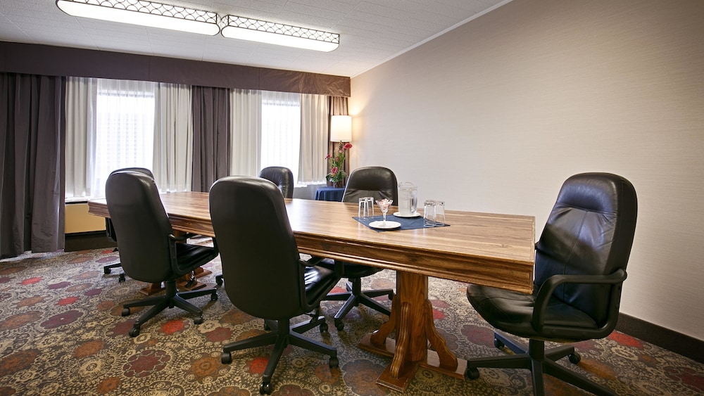 Best Western North Bay Hotel and Conference Centre 46/48