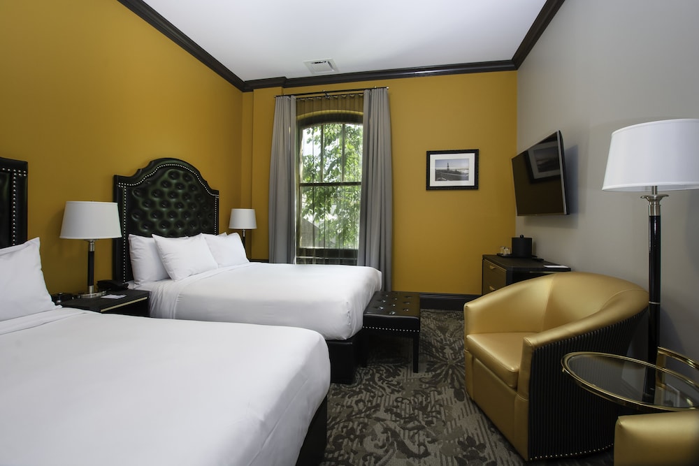 STANDARD, 2 DOUBLE BEDS