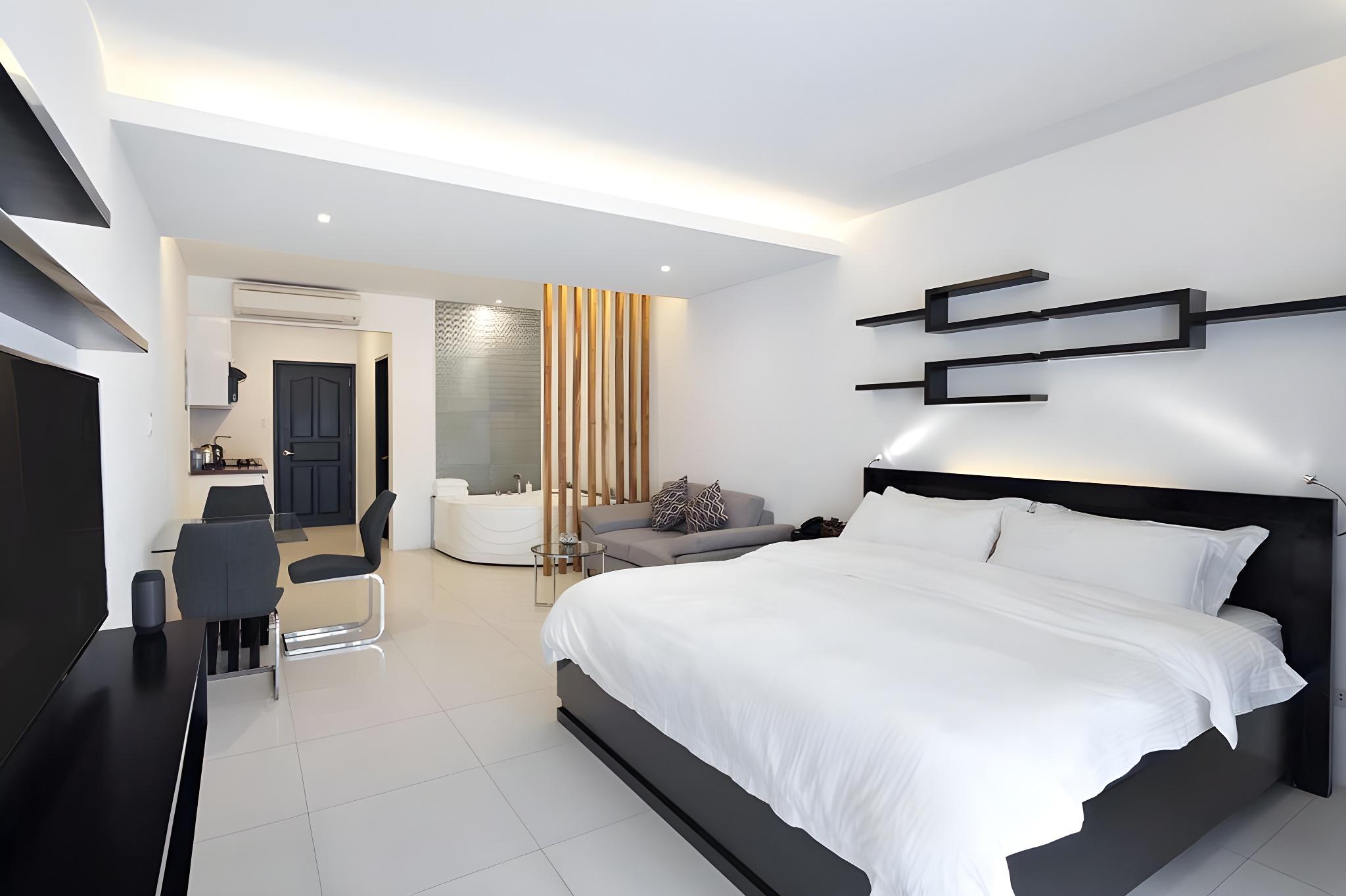 Executive, Suite, Hot Tub, Kitchen