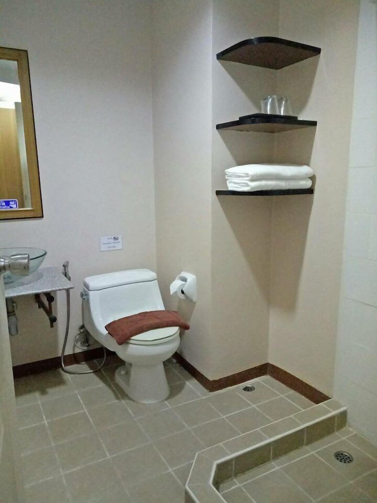 Thai Inter Hotel 18/18