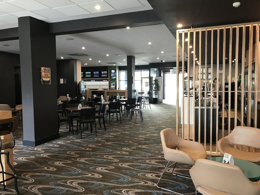 MORNINGTON HOTEL 38/45
