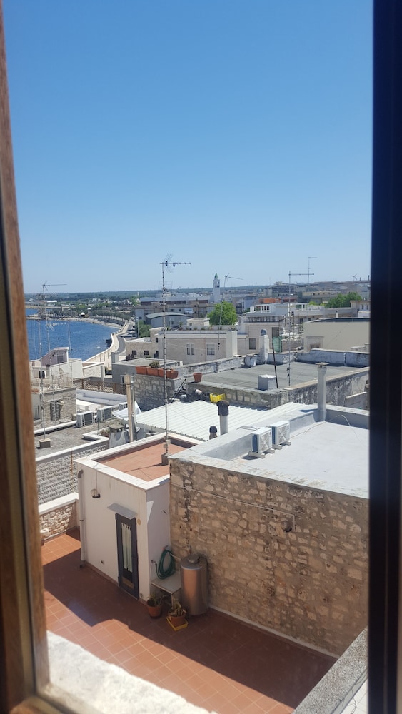 S. Martin Hotel 47/50