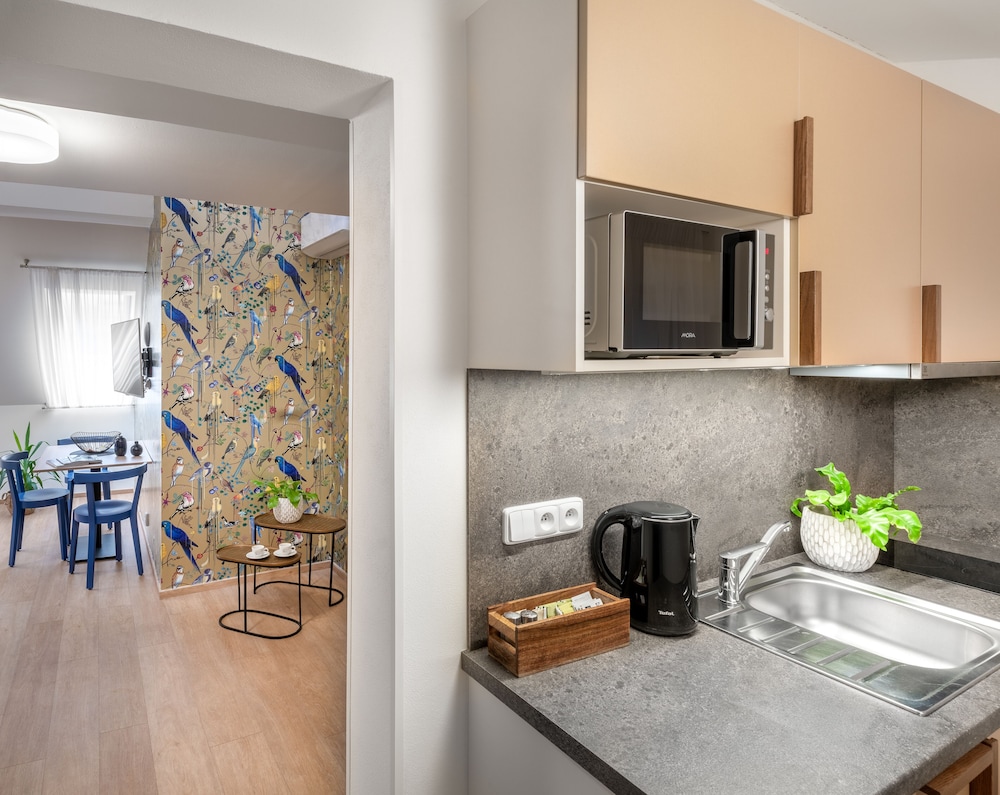City Nest Apartments by Adrez Living 47/49