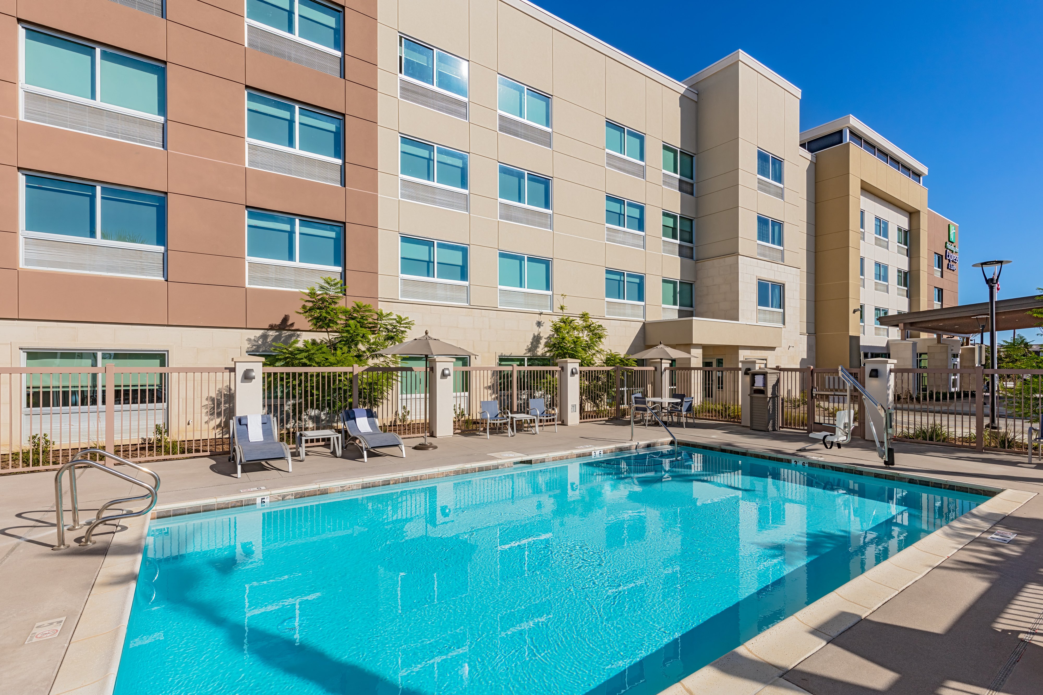 Holiday Inn Express & Suites Moreno Valley - Riverside 10/47