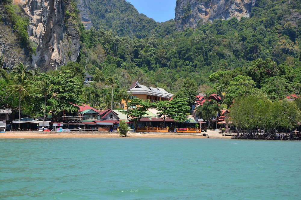 Diamond Cave Resort 64/71