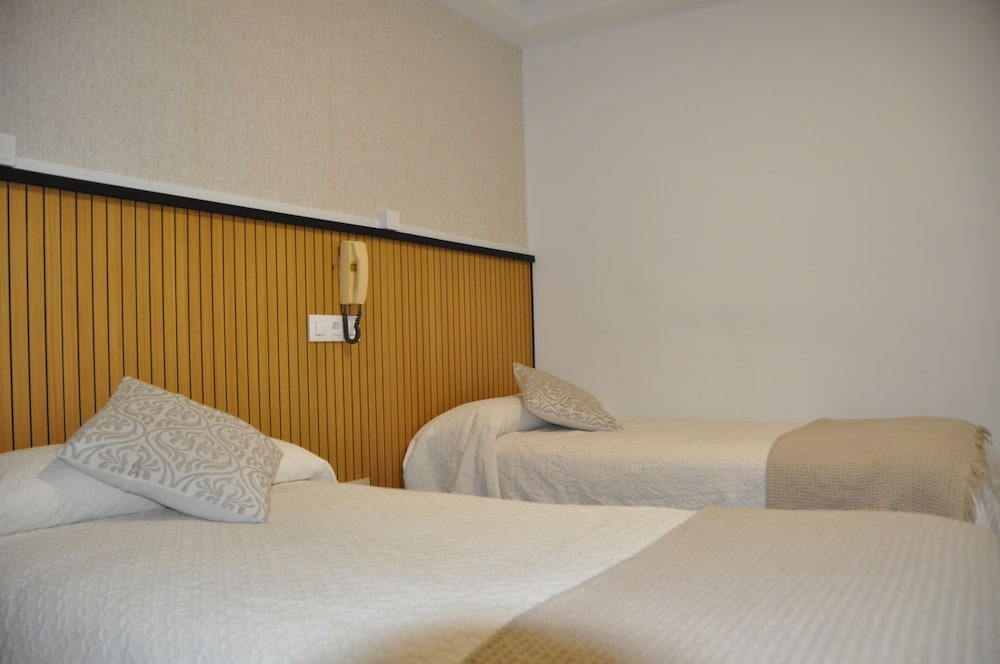 Hostal Ramón Y Cajal 15/50