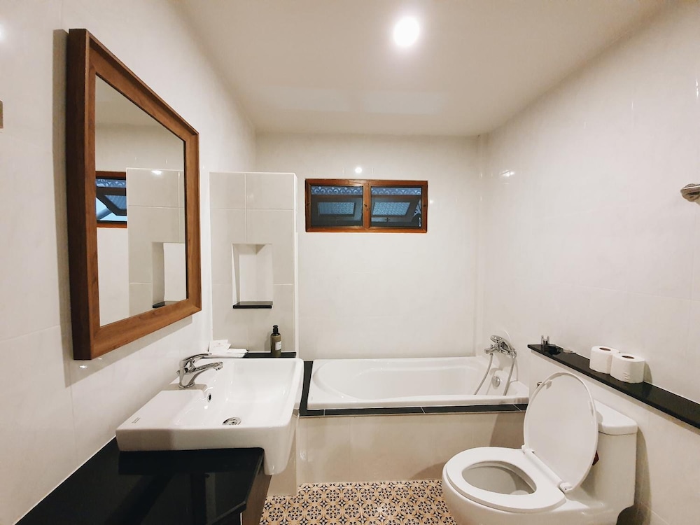 Buri Gallery House and Resort 49/50