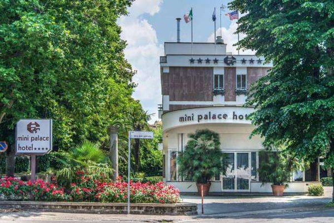 Mini Palace Hotel 62/64