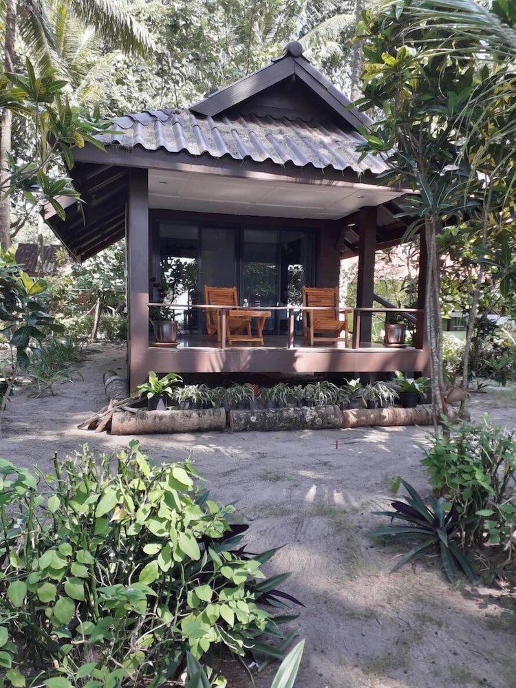 Phayam Coconut Beach Resort 7/50