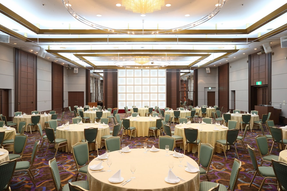 Shin-Osaka Esaka Tokyu REI Hotel 57/68