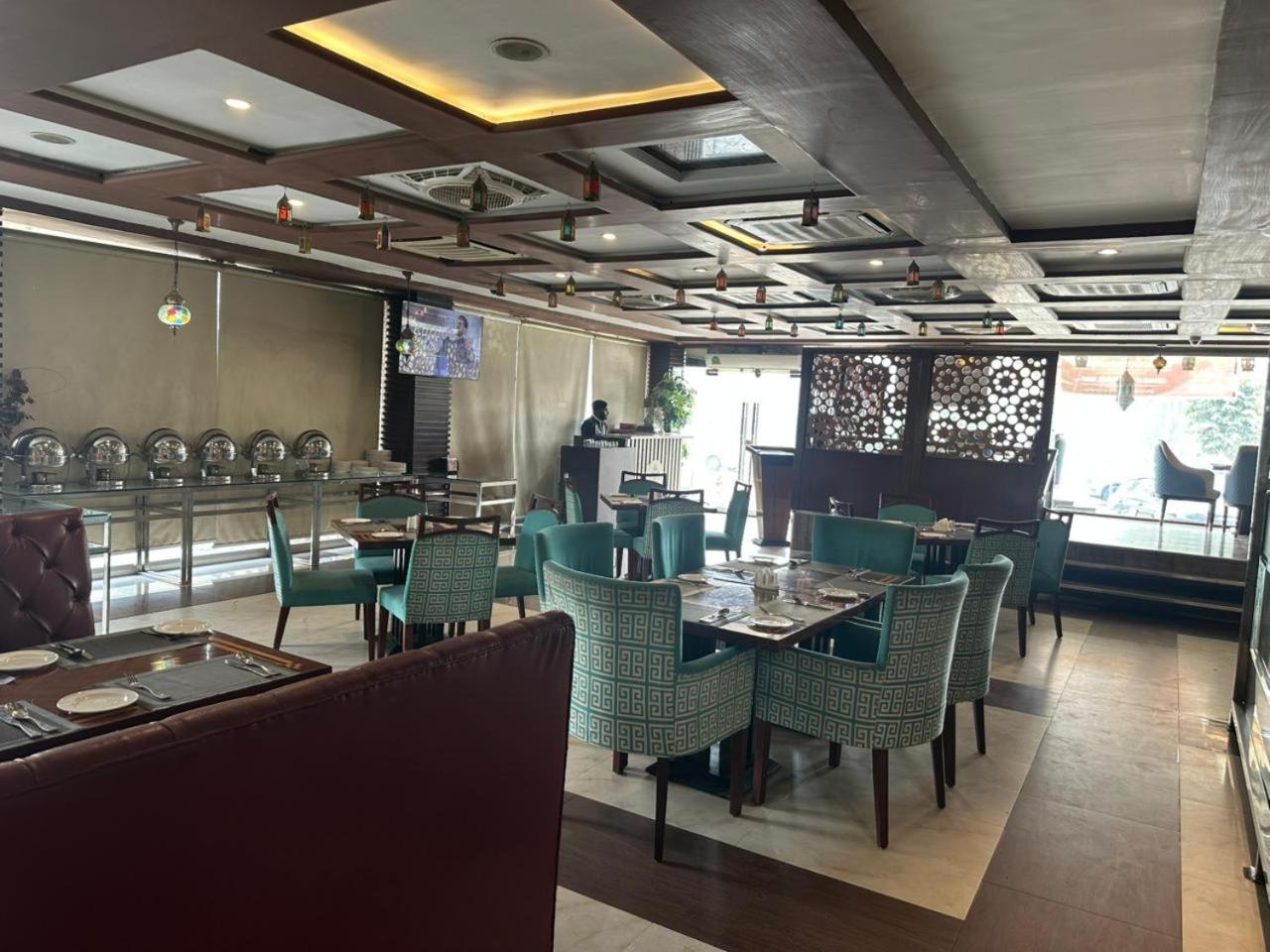 City Oasis Hotel 51/62