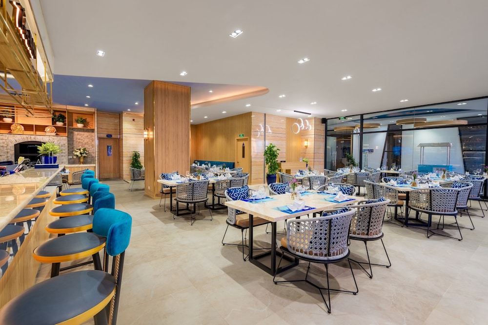 restaurant cafeteria