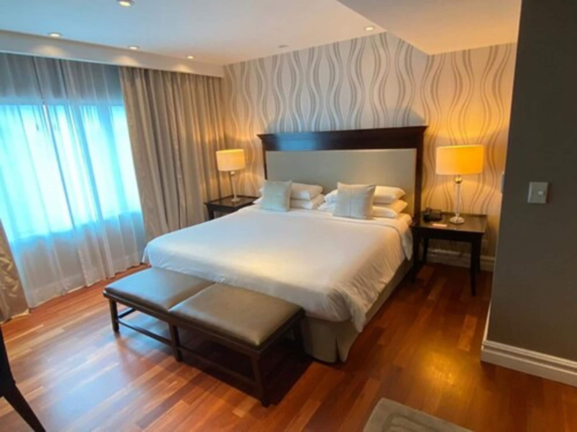 Studio, King Bed, City View, Pool Access