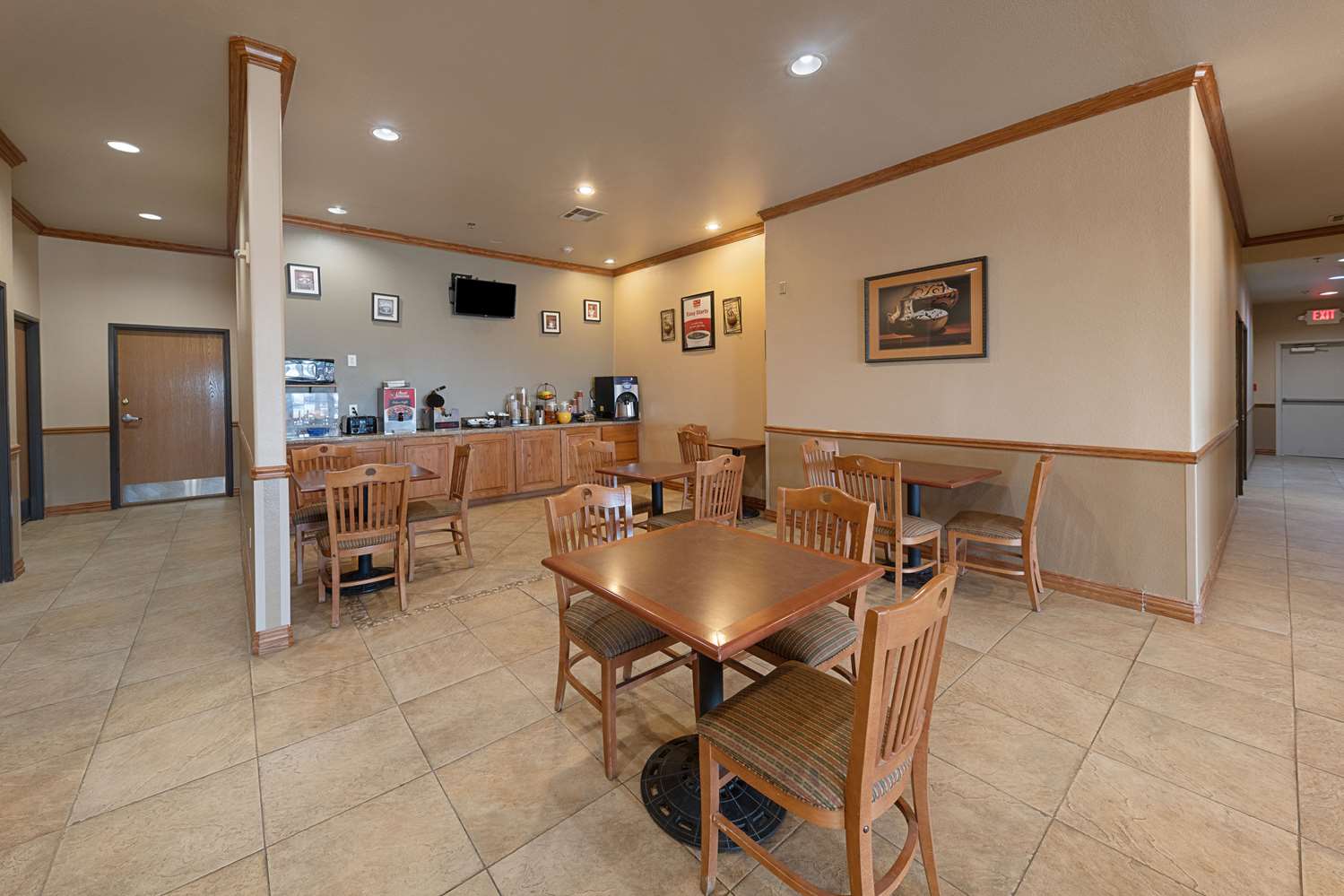 Econo Lodge Inn and Suites Bridgeport 25/29