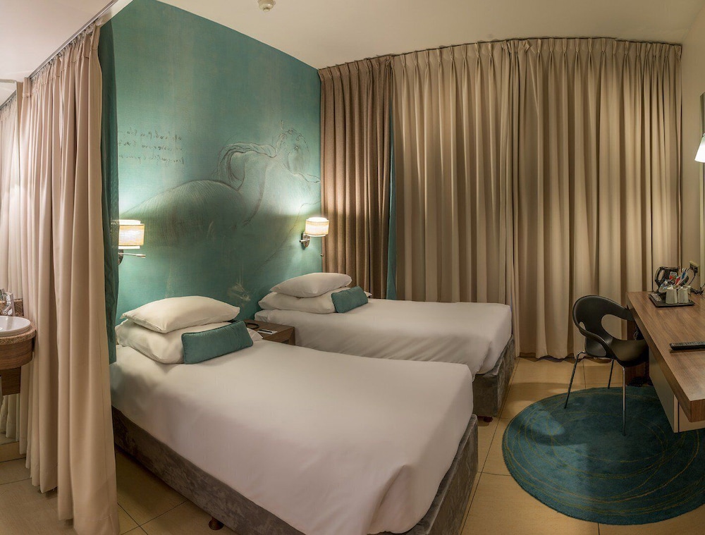 Metcourt Emperors Palace 27/34