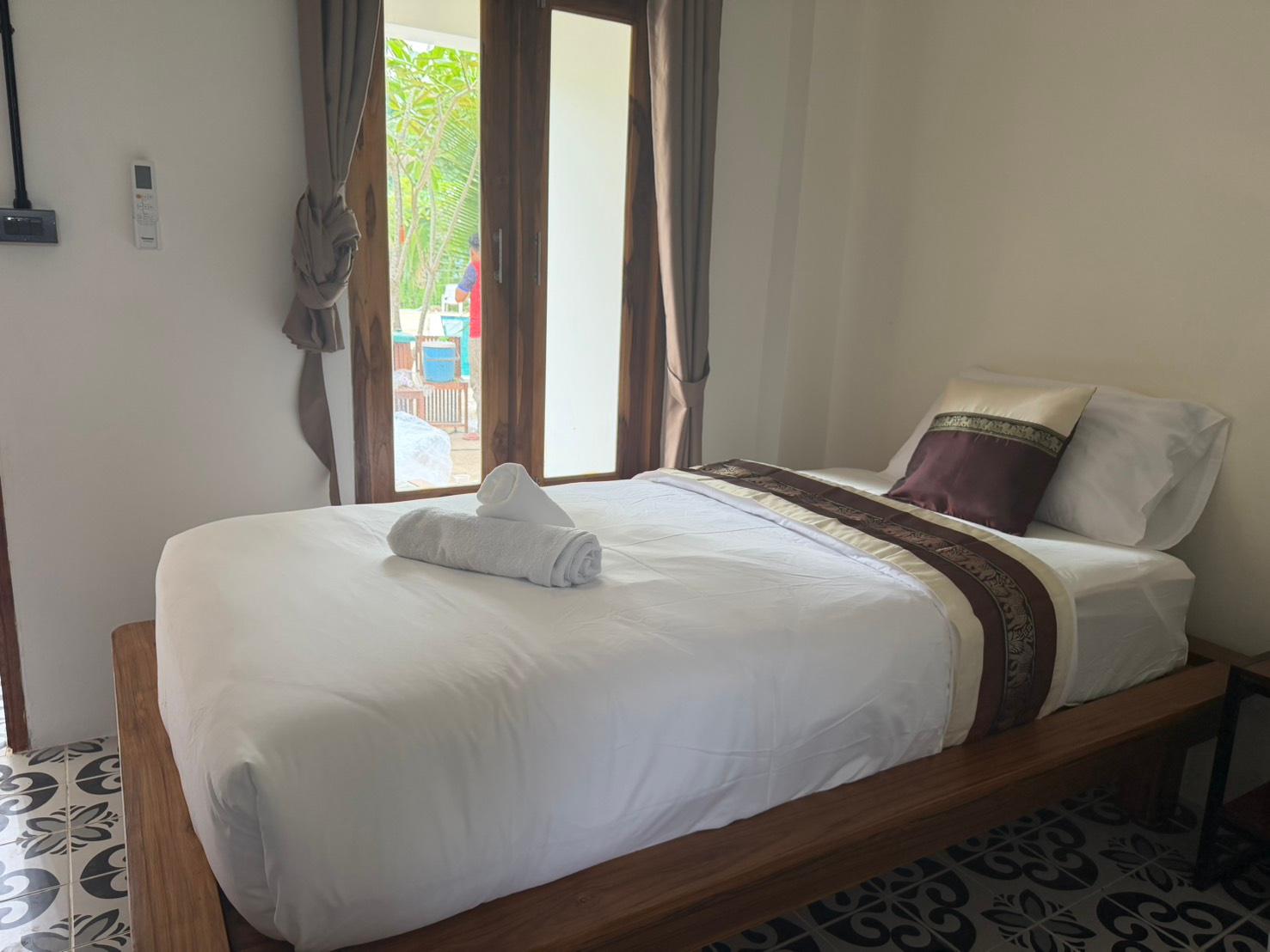 Deluxe, Twin Beds, Old Port View